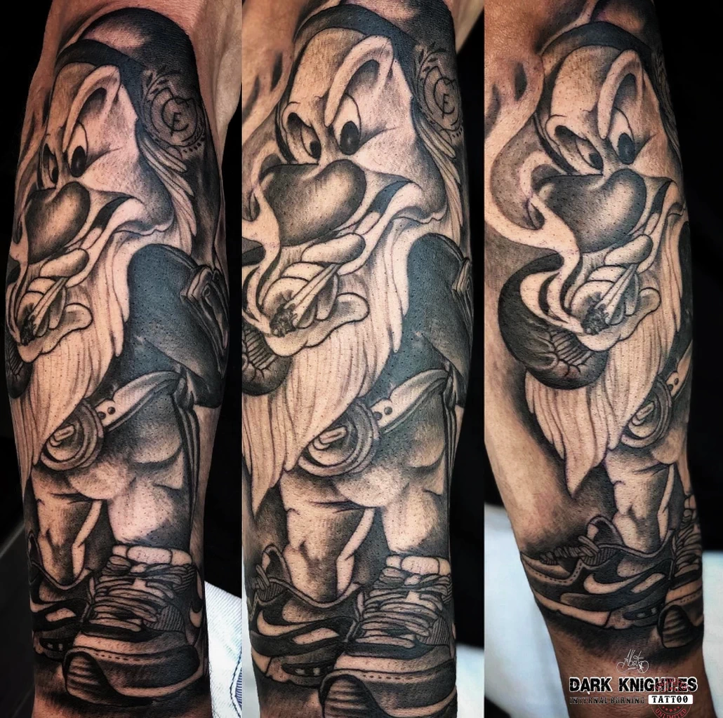 Snow white DWARF - Style Blackwork . Snow white DWARF - Style Blackwork .